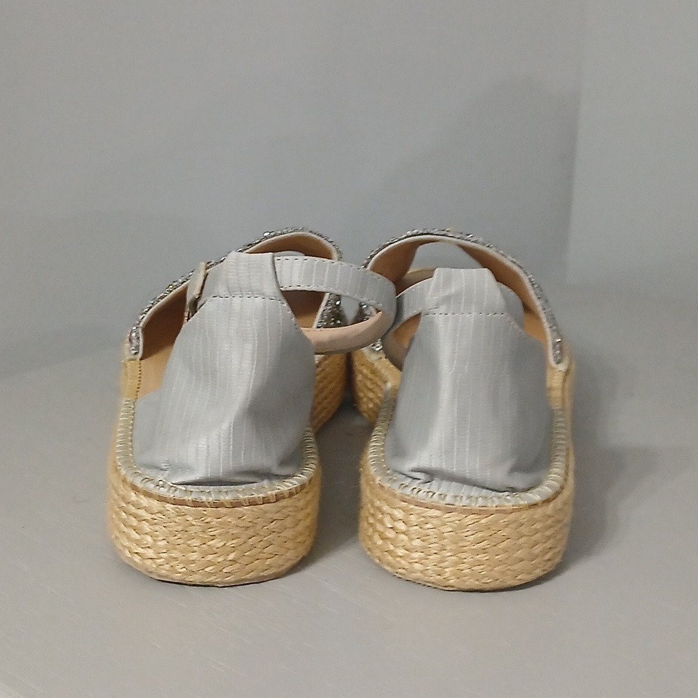 Embellished Floral Sandals ,size 41, fits size 10, made In Colombia, pre-owned - Picture 5 of 7